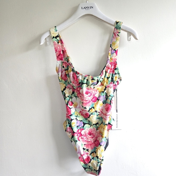 New WeWoreWhat Vintage Roses Ruched Cup One-Piece Swimsuit Size XS NWT - Picture 3 of 5